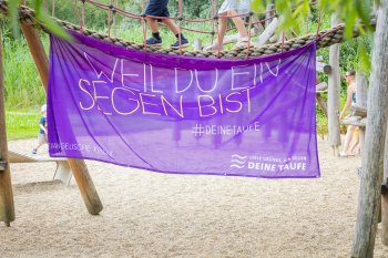 Taufe im Bach: Dekanat Neumarkt feiert Tauffest 2026