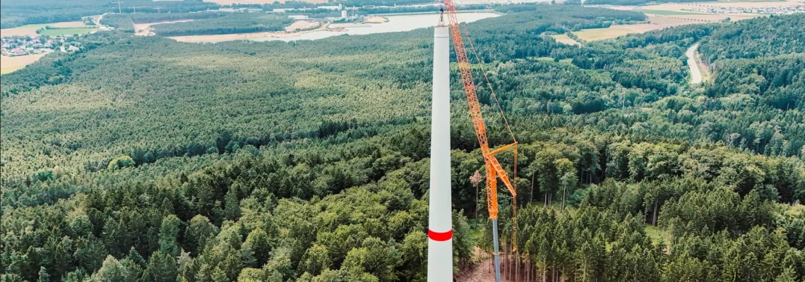 Weltrekord nimmt Gestalt an: Max Bögl stellt Betonturm der höchsten Serien-Windenergieanlage an Land fertig
