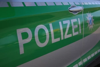 Tatverdächtiger festgenommen - Großer Polizeieinsatz nach Messerangriff in Bankfiliale - Opfer verstorben
