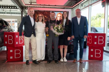 Doppeltes Jubiläum bei Auto Bierschneider: Rainer Fiegl feiert seinen 60. Geburtstag und 45 Jahre Betriebszugehörigkeit